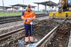 Man holding ZFG 3000 on a rail site
